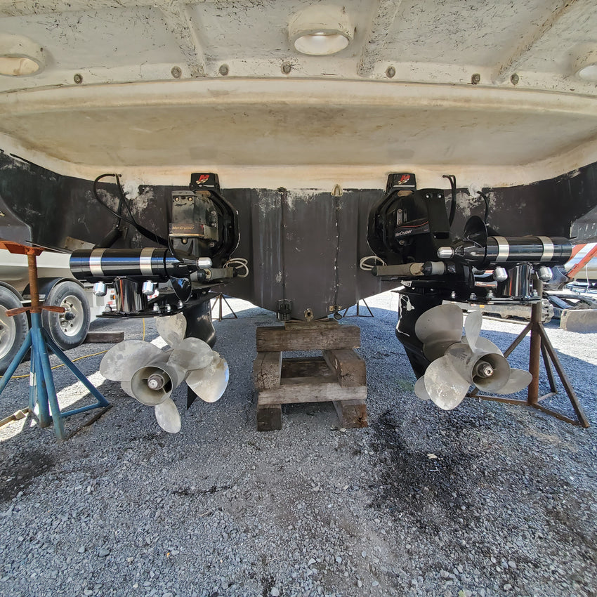 ST240-Dual Outboard + Sterndrive Mounted Thruster