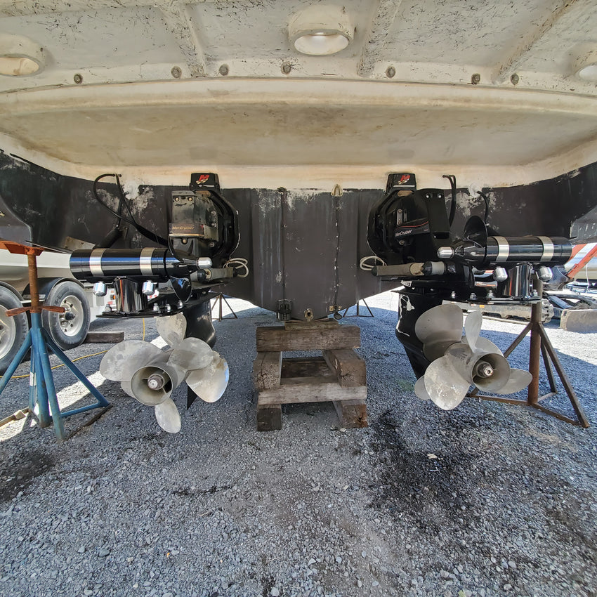 ST230-Dual Outboard + Sterndrive Mounted Thruster